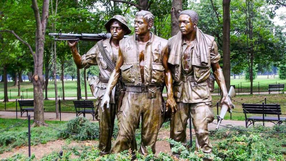 Estatua de las Fuerzas de las Naciones Unidas en el monumento a los Veteranos de Corea.